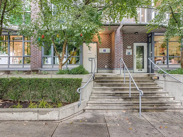 887 Helmcken St #TH — Photo 18