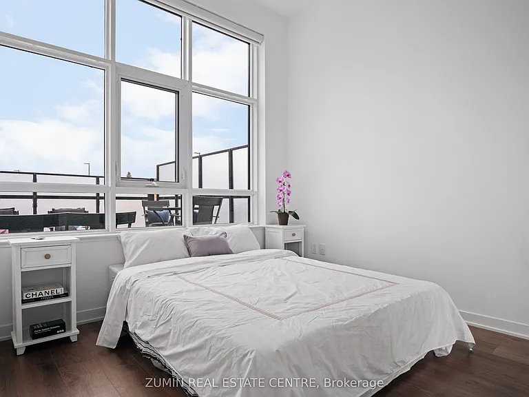 395 Dundas St W #110 — Photo 8