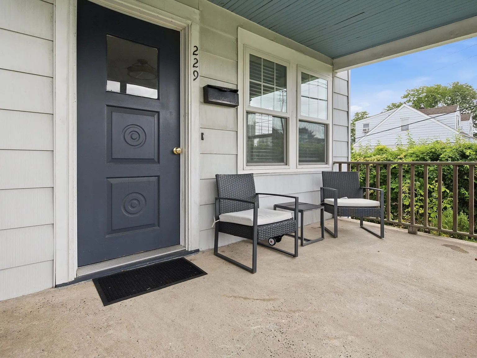 3 bed, 2.0 bath, 1700 sqft, $4,500 — Photo 2
