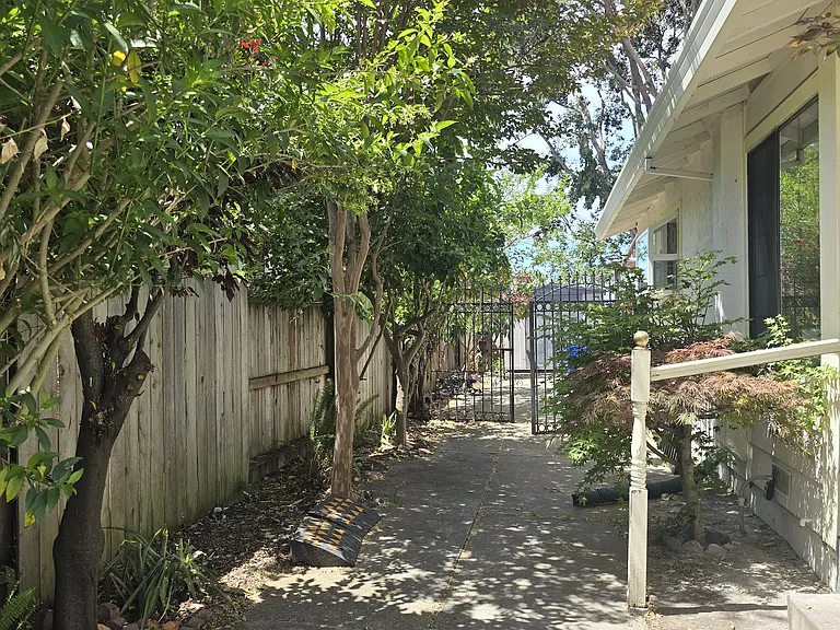 Platt Ct — Photo 1