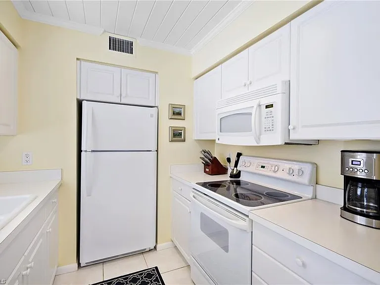 286 4th St S #203 — Photo 9