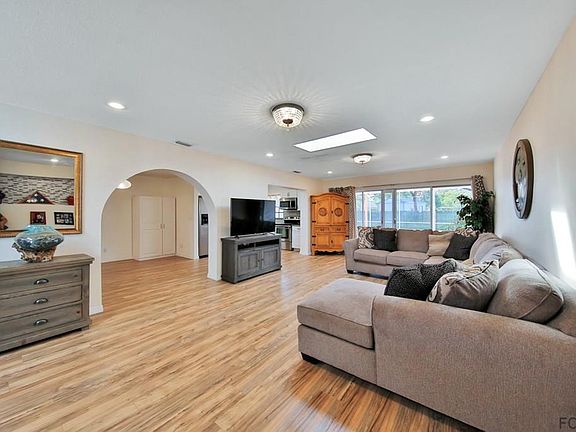 5th image of 4 Fairview Ln