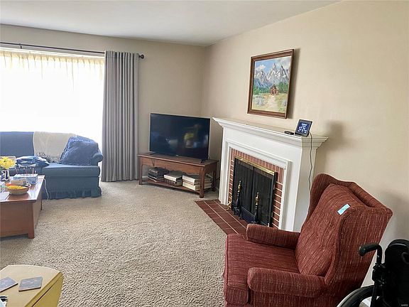 4th image of 3305 Greenwood Ln