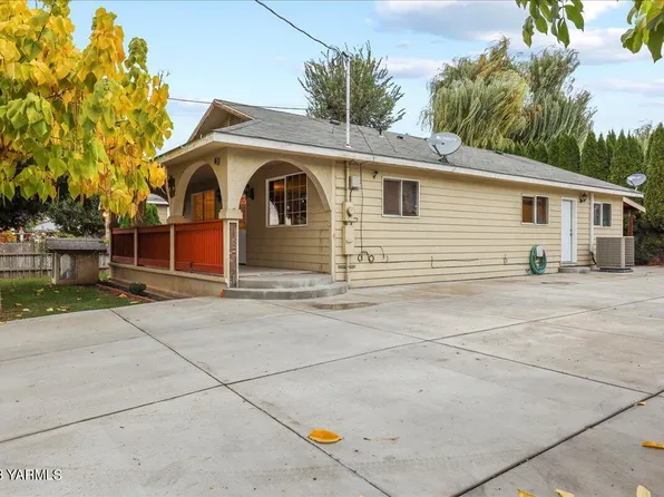 411 Zillah Ave, Toppenish, WA 98948