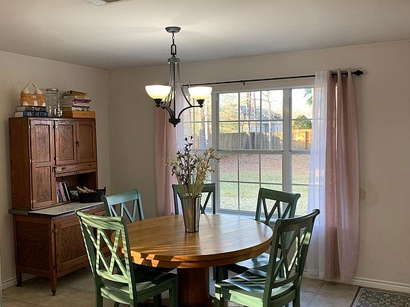 4th image of 210 Hunters Glen Dr