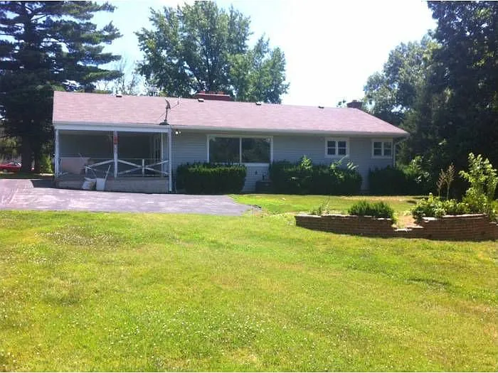 9827 Sappington Rd photo 1
