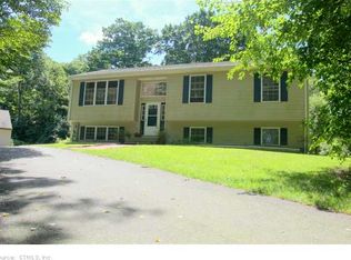 13 Blackwatch Ln, Ledyard, CT 06339