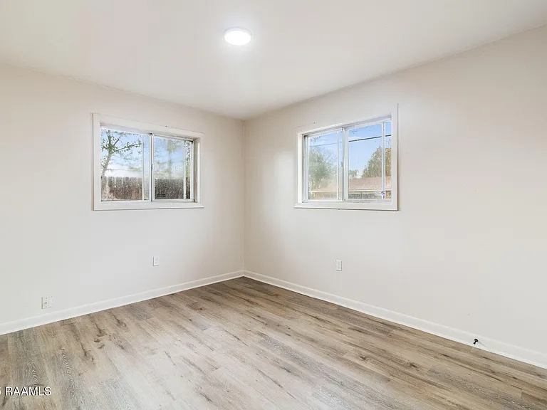 105 Brockton Dr — Photo 6