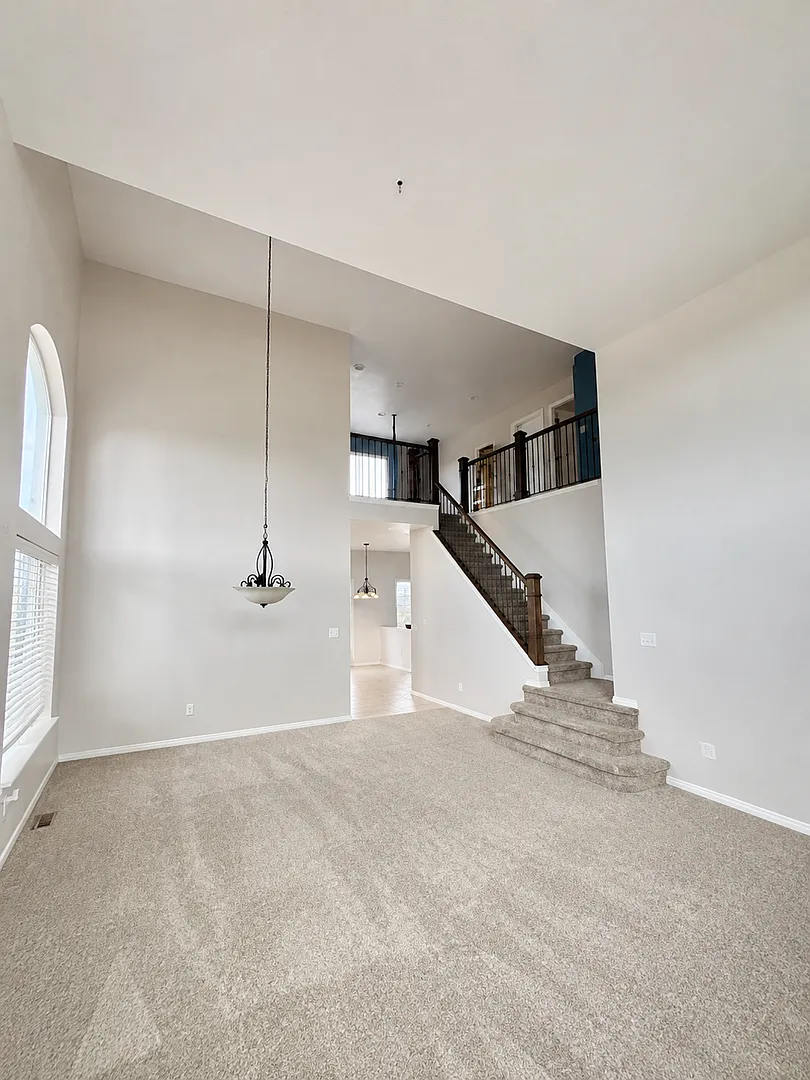 Large 4 bedroom home in Founders Village — Photo 3