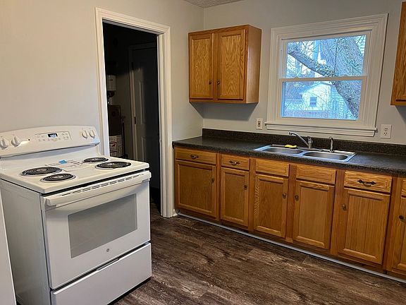2nd image of 636 N Willow St