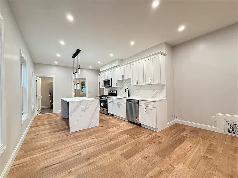 16 Willow Ave #2 — Photo 1