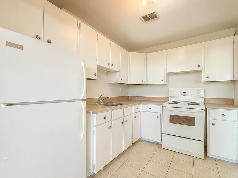 38 Dixington Cres — Photo 12