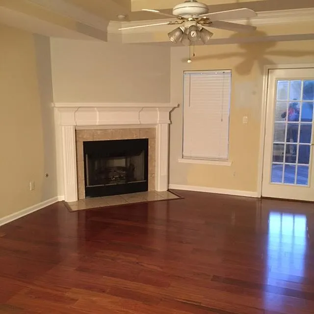 2300 Stoney Creek Dr — Photo 2