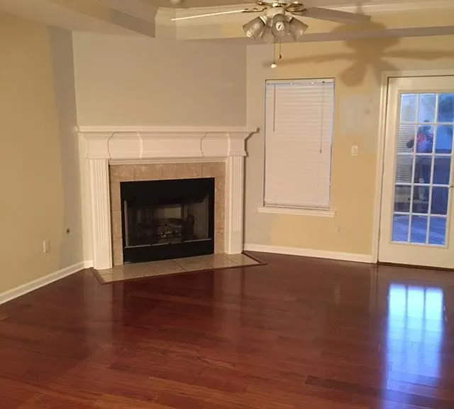 2300 Stoney Creek Dr — Photo 2