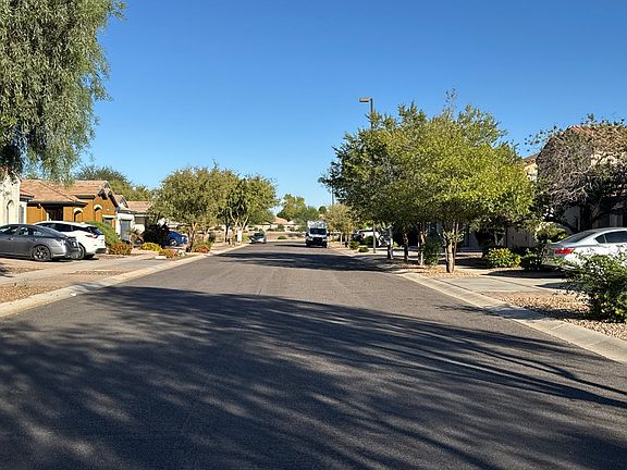 4th image of 3113 E Chisum Ln