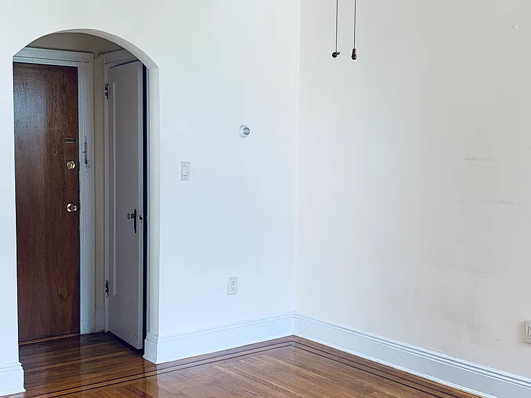 416 22nd St #5 — Photo 3