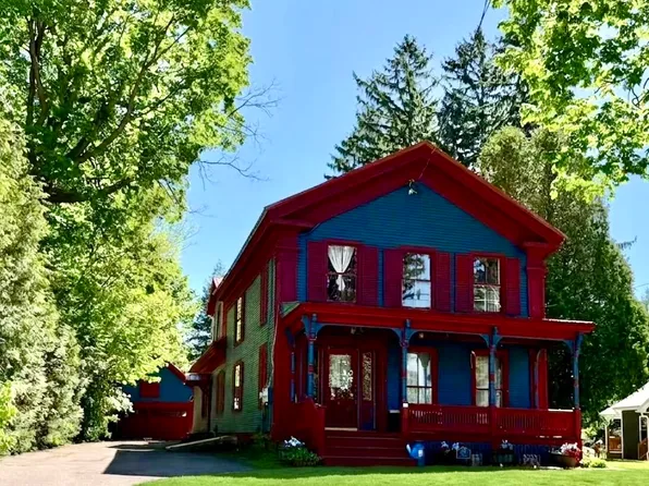 41 Park St, Malone, NY 12953