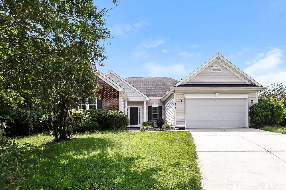 4 bed, 2.0 bath, 1901 sqft, $2,495 — Photo 1