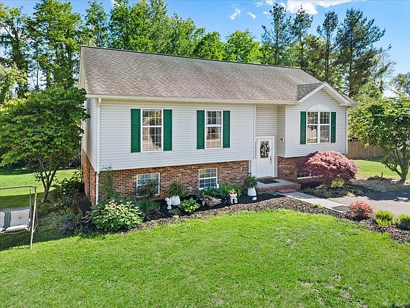 4th image of 650 Warren Ct
