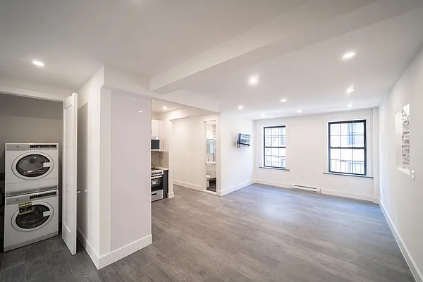 Rented by Heritage Capital Management LLC | media 12