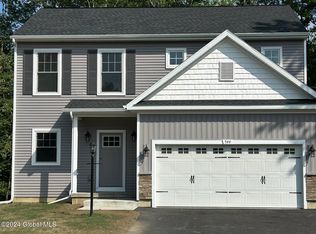926 Ridgeview Cir, Castleton, NY 12033