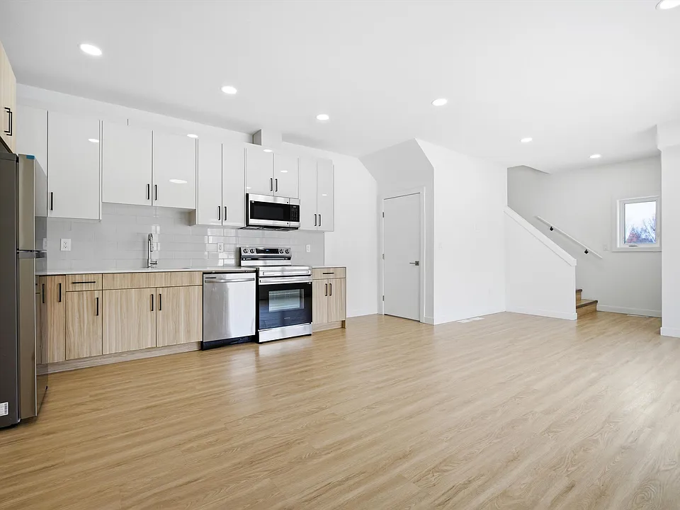 2 Villeneuve Blvd