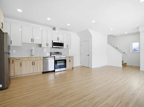 2 Villeneuve Blvd, Winnipeg, MB R3V 1C1