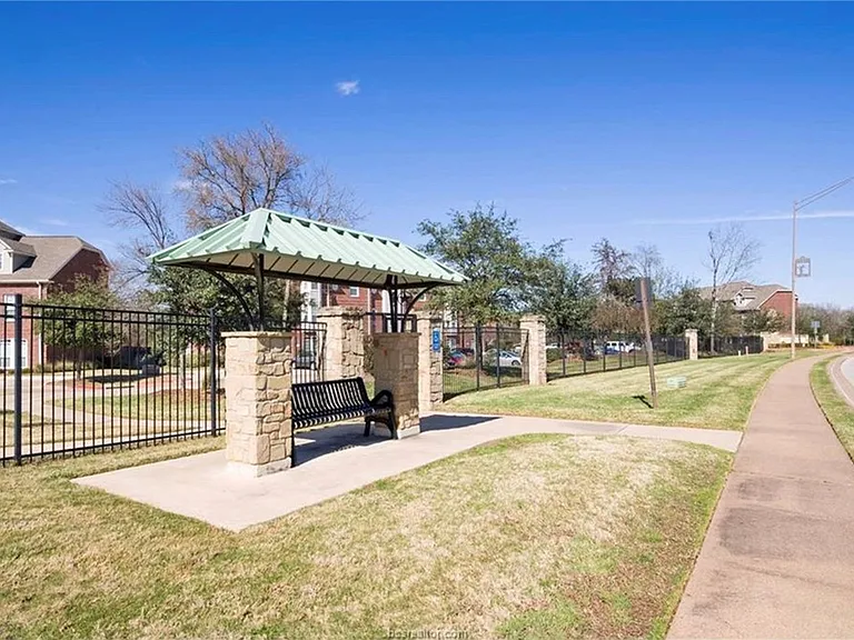 305 Holleman Dr E #605 — Photo 8