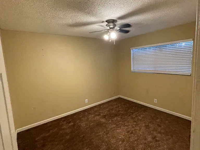 920 Houser Ln — Photo 5