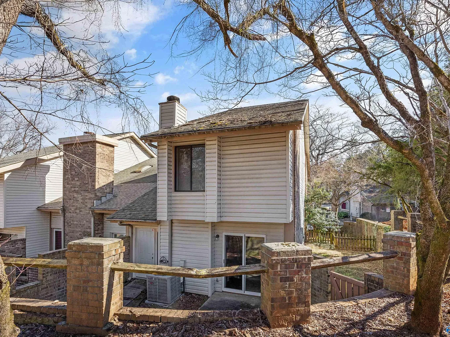 3 bed, 2.5 bath, 1495 sqft, $1,550 — Photo 2