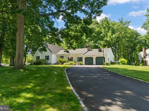 2 Holly Dr, East Windsor, NJ 08520