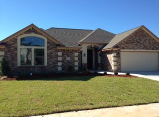 19 Texian Trl N, Angleton, TX 77515