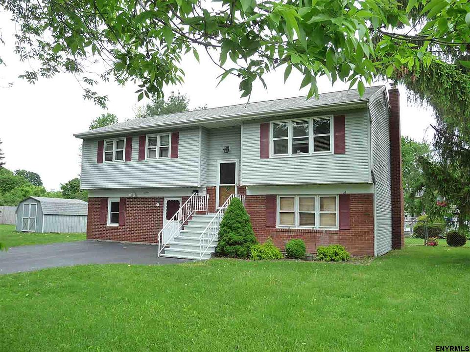 1st image of 16 Pinewood Dr