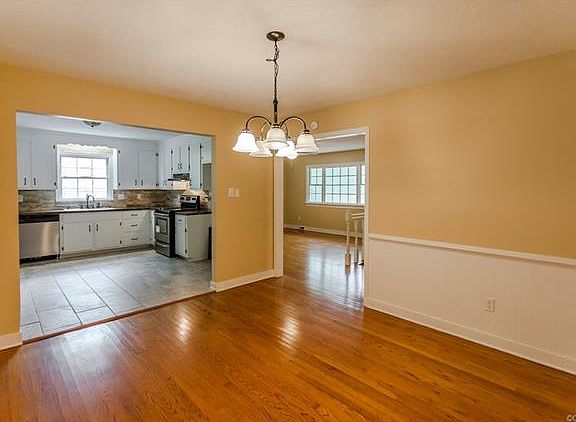 5th image of 12851 Richmond St