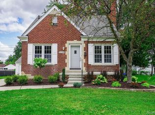 20049 Huntington Ave, Harper Woods, MI 48225