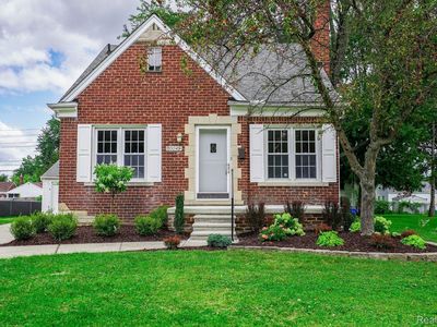 20049 Huntington Ave, Harper Woods, MI, 48225