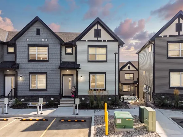75 SW Evanscrest Cmn NW #108, Calgary, AB T3P 2A3