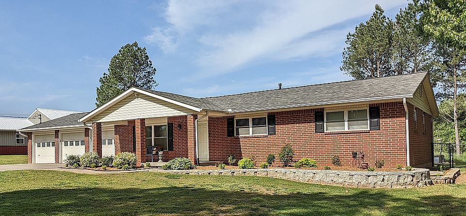 1st image of 302 N Casey Ln