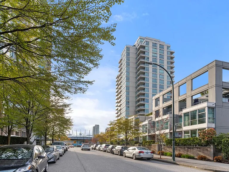 125 Milross Ave #704 — Photo 35