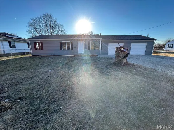 1012 Genevieve Pl, Cahokia, IL 62206
