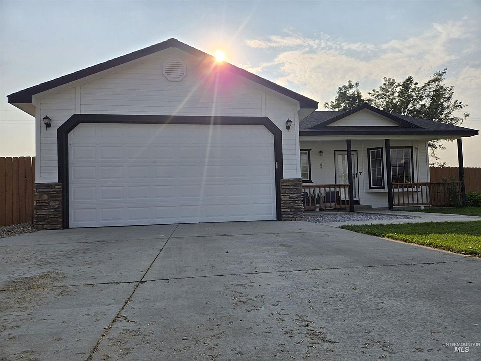 1st image of 109 Rose Petal Ct