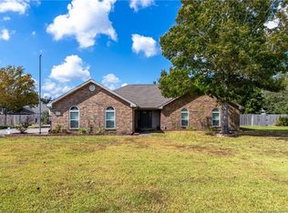 6704 Bonne Meadow Ln, Lake Charles, LA 70605