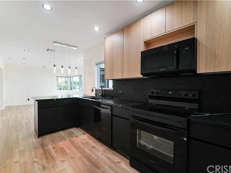 2025 N Pass Ave — Photo 17