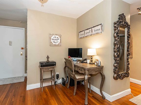 4th image of 4 Birchwood Ct APT 3L
