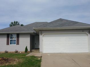 411 W White Ash Rd, Nixa, MO 65714