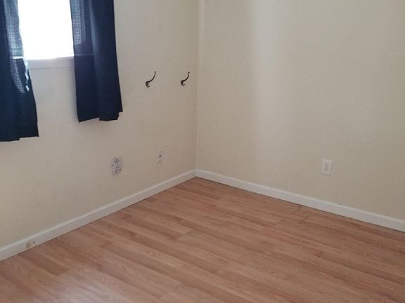 3rd image of 7646 Cardwell St