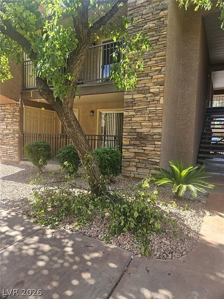 1 bed, 1.0 bath, 700 sqft, $1,200 — Photo 1