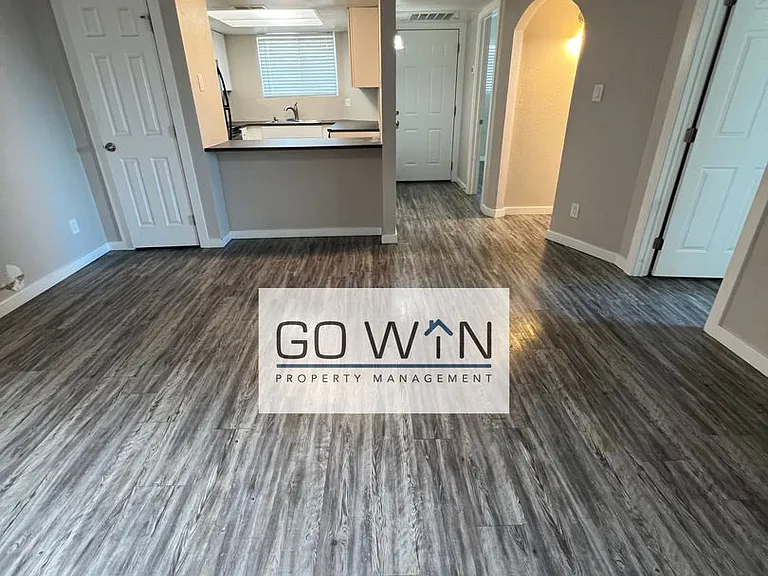 1212 W Mountain View Rd — Photo 10