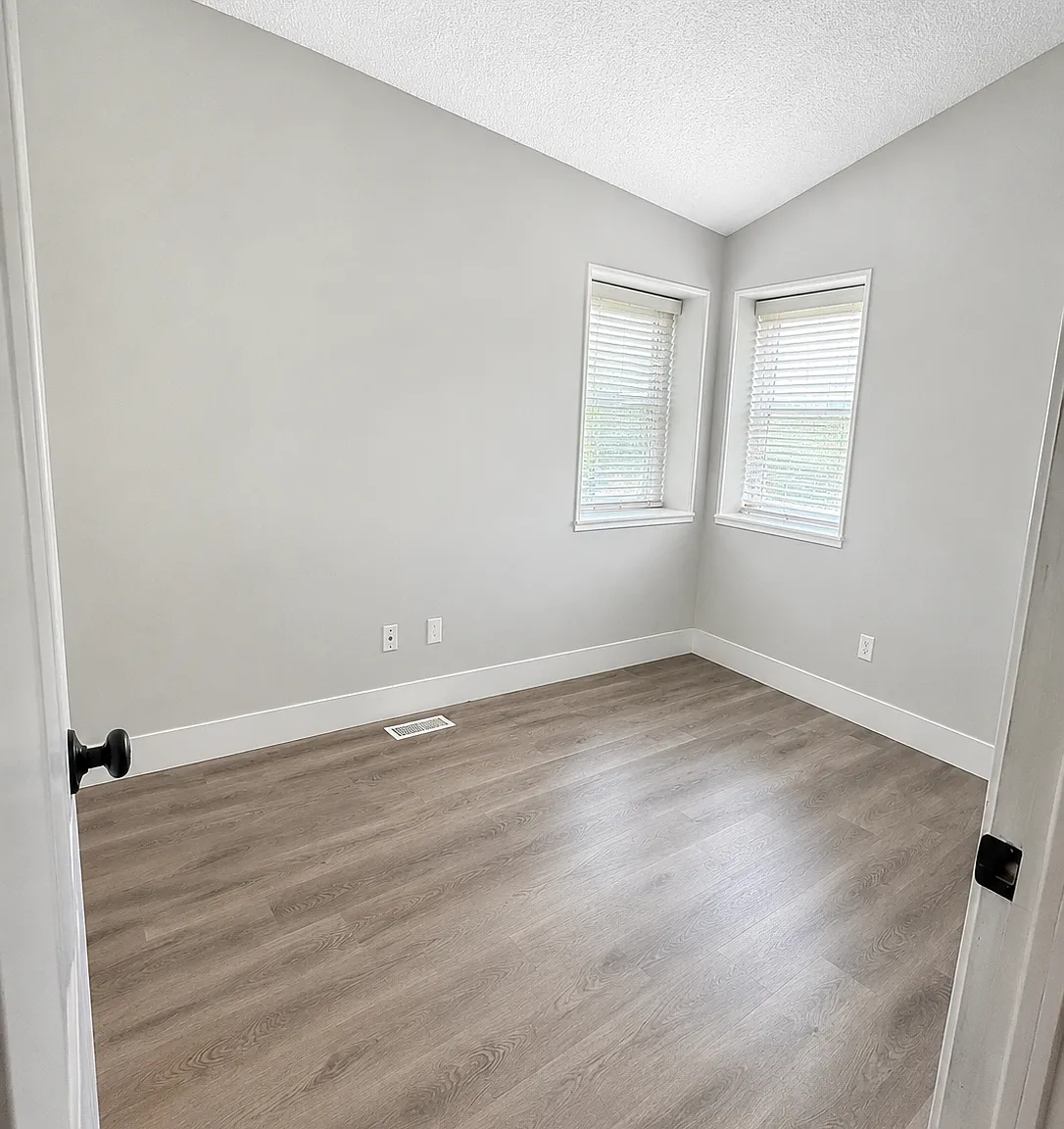 3 bed, 2130 sqft, $835 — Photo 2