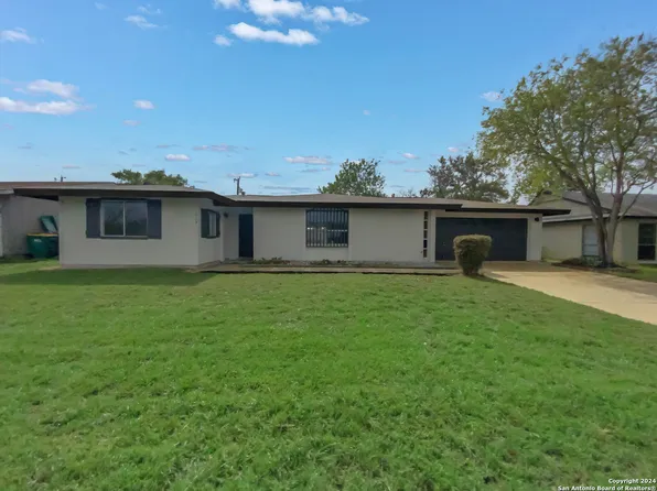 1013 North Blvd, Universal City, TX 78148
